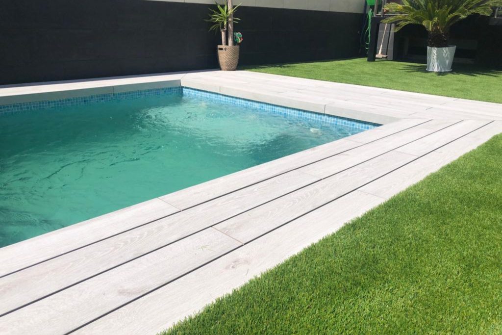 bordes de piscinas efecto madera - Exagres - 1 bordes de piscinas efecto madera Exagres 1