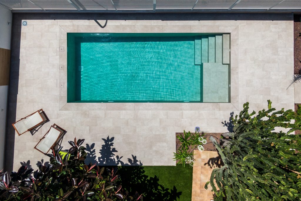 diseño jardines con piscina y barbacoa exagres 4