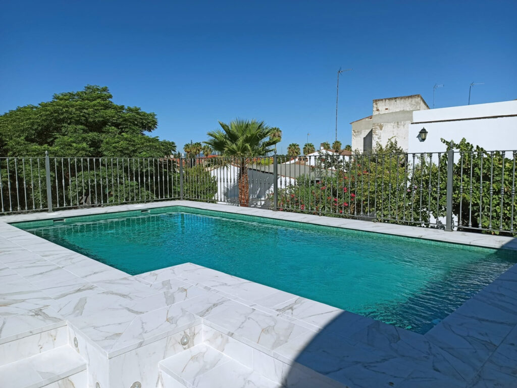 piscinas turquesas - Exagres - 2_PISCINA BADAJOZ MARBLES CALACATTA_BAJA piscinas turquesas Exagres 2 PISCINA BADAJOZ MARBLES CALACATTA BAJA